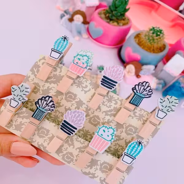 گیره چوبی ده عددی همراه با بند کنفی طرح کاکتوس