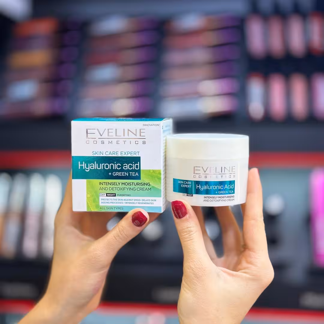 کرم آبرسان و ضدچروک هیالورونیک اسید و چای سبز اولاین اصل