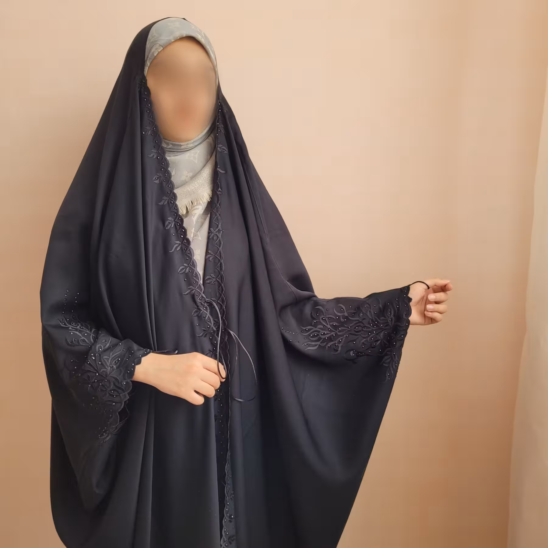 چادر مشکی گلدوزی شده مدل عربی یا جده جنس کن کن ندا