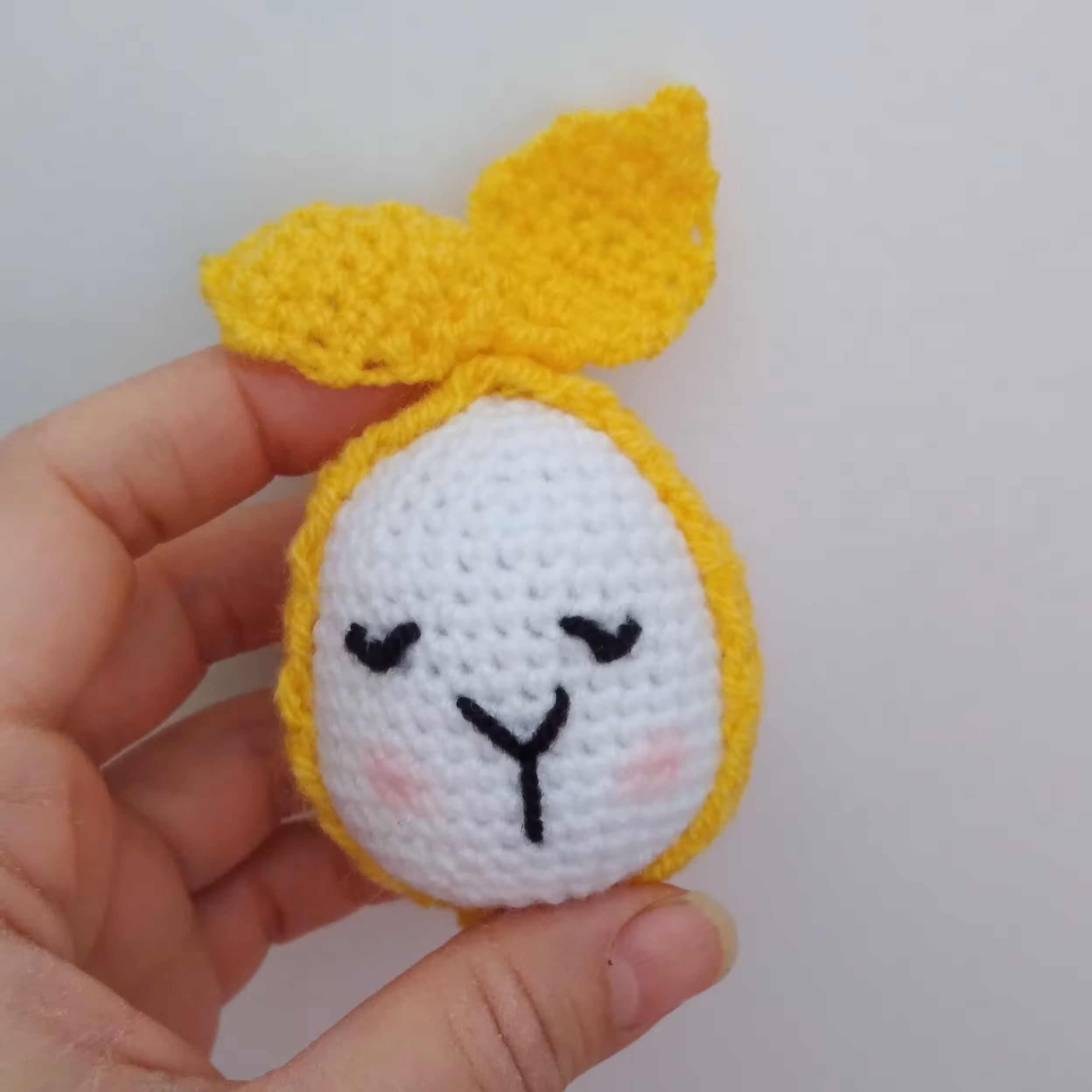 تخم مرغ خرگوشی دست بافت در رنگهای سفید وکرم مناسب سلیقه شما عزیزان