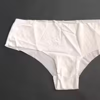 شورت اسمارا سایز مدیوم 40 و 42 سفید 
