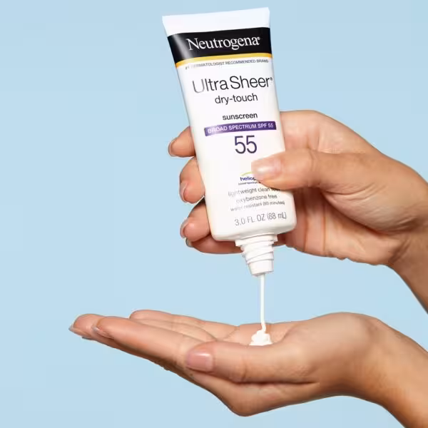 ضد آفتاب neutrogena مدلUltra SHEER دارای SPF 55 بدون چربی و مناسب برای انواع پوست حجم 88 میل ساخت فرانسه