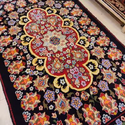 فرش دستبافت دو متری طرح گل کد 176