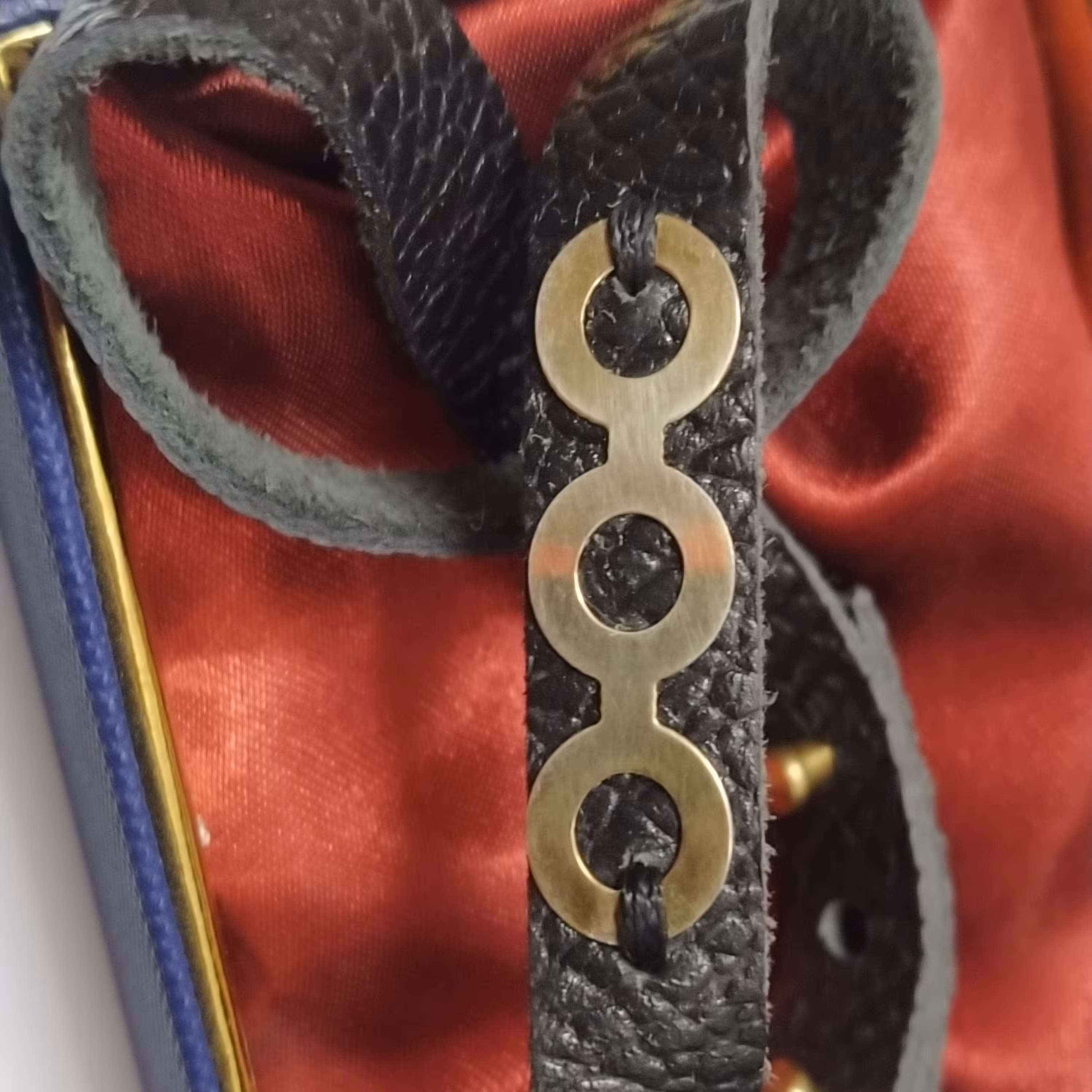 دستبند نقره و چرم دور پیچ