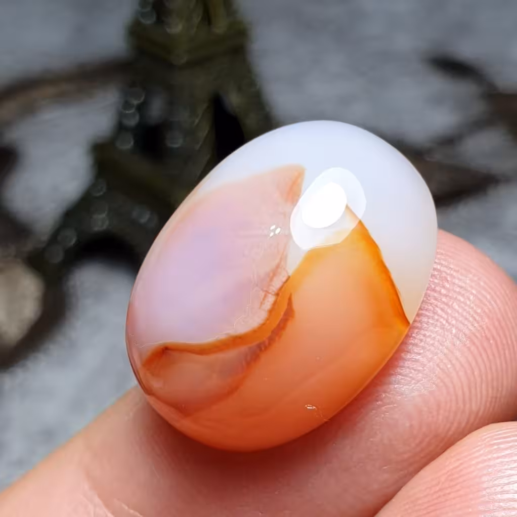 نگین فوق العاده زیبای عقیق بسیار خاص اصل معدنی
کد 25657