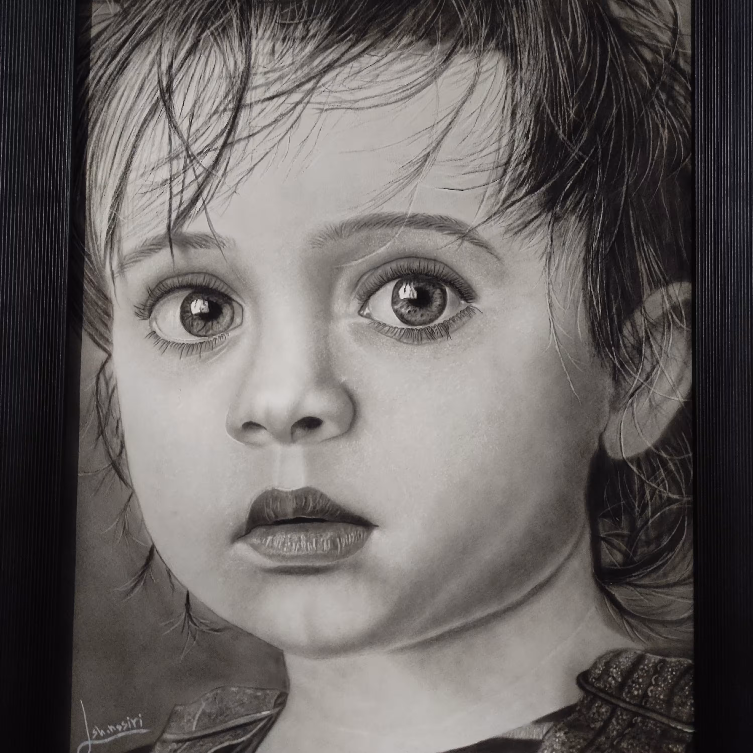 نقاشی سیاه قلم پسر بچه