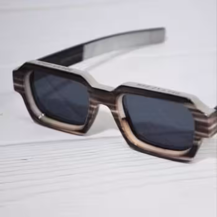 عینک Gucci با فریم قهوه ای طرح‌دار و لنز مشکی