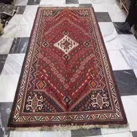 فرش دستباف شيراز طرح لچک و ترنج سایز پرده اي رنگ زمینه لاكي رنگ حاشیه كرم کد 38644