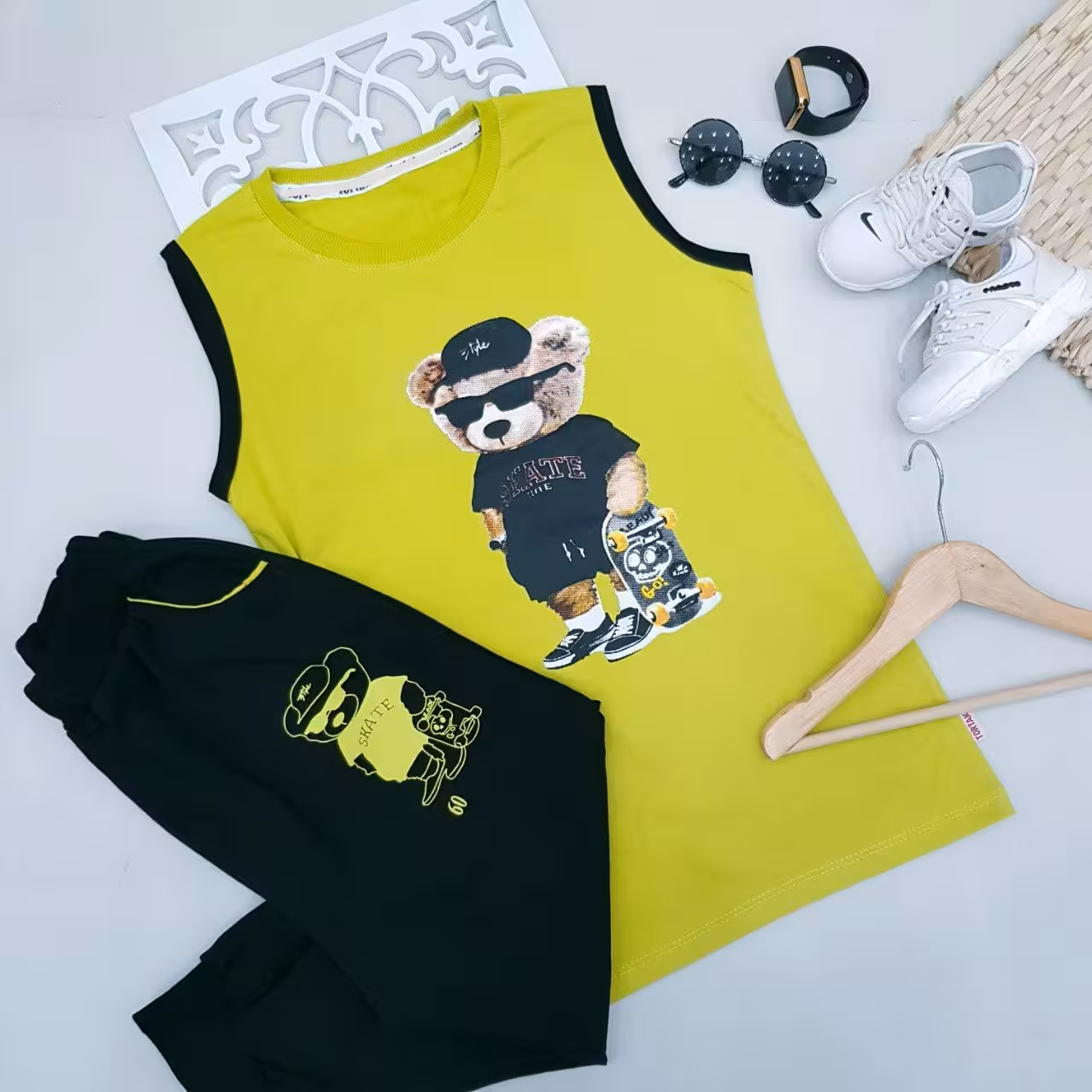 تاپ شلوارک خرس و اسکیت کد 2504 سایز 60 و 65 مناسب 10 تا 13 سال