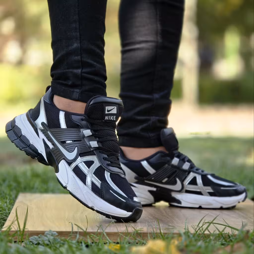 تخفیف ویژه کفش کتونی اسپرت پسرانه مردانه مدل وی تو کی منحصر به فرد و زیبا رنگ مشکی سفیدبا ارسال رایگان