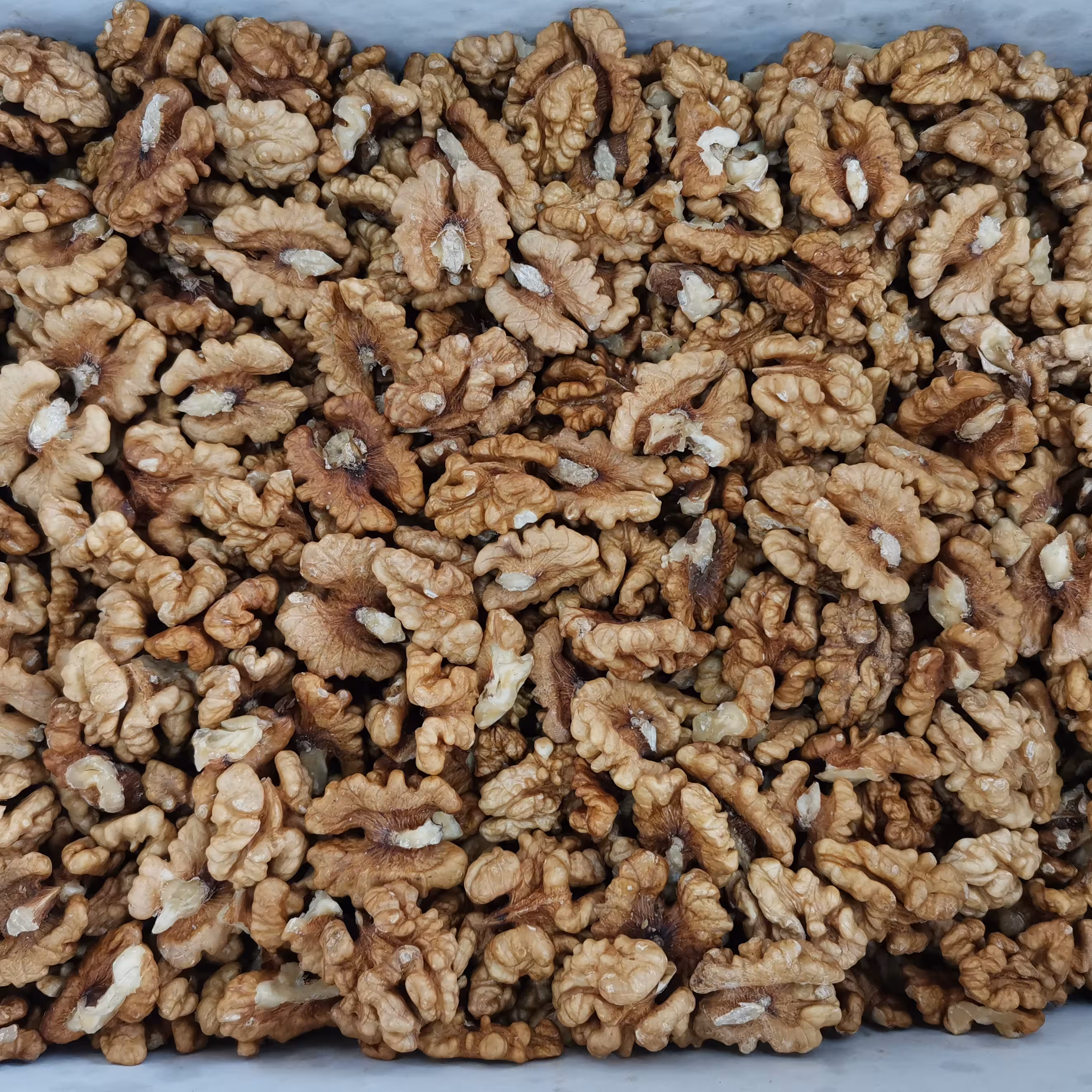 مغز گردو درجه یک سفید دوپر یک کیلویی 