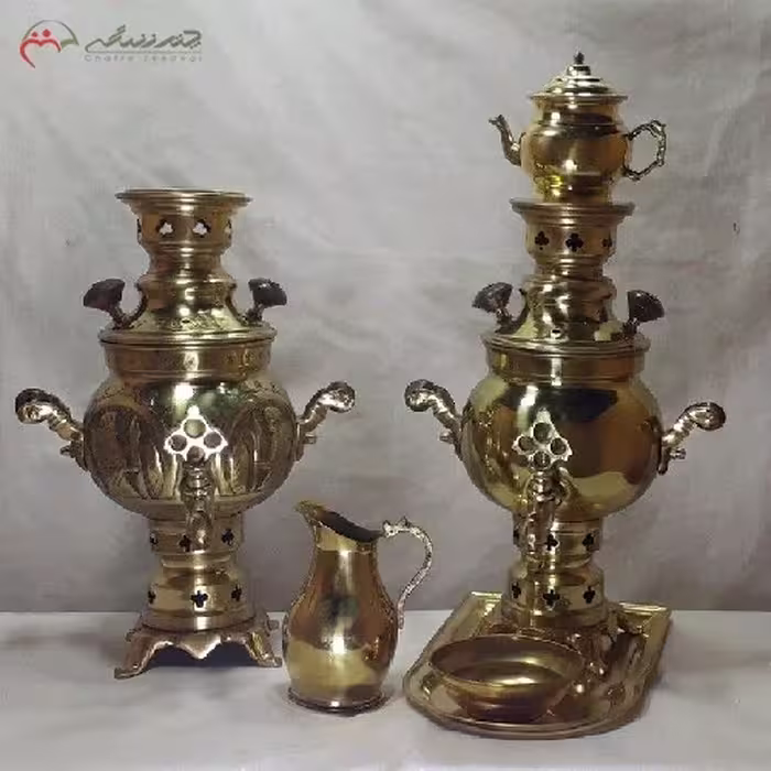 سماور ذغالی 2 لیتری برنجی در دو طرح ساده و قلم زنی سنتی