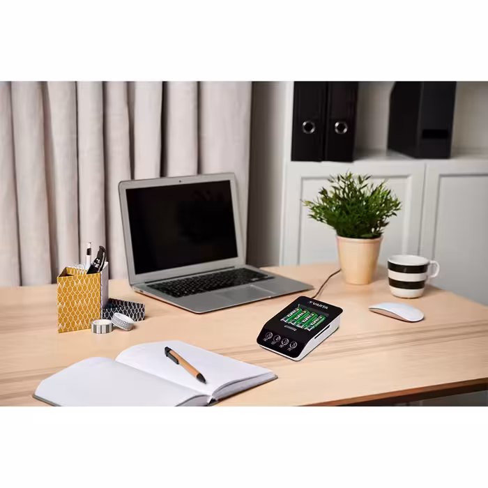 شارژر باتری وارتا مدل LCD ULTRA FAST CHARGER