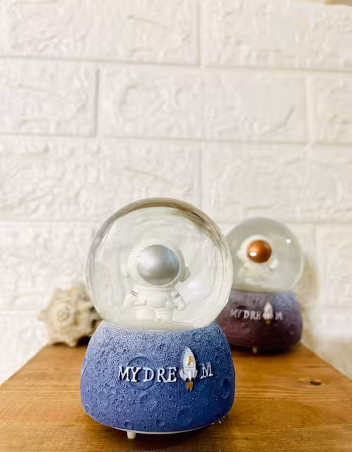 گوی موزیکال فضانورد1متوسط