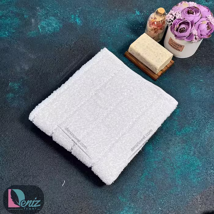 حوله دستی تانیا رنگ شیری نقره ای