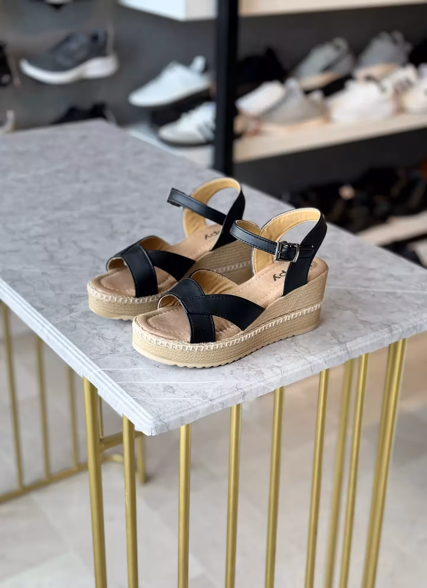 صندل طبی بند چرم باریک ساده کدss168 رنگ مشکی سایز39