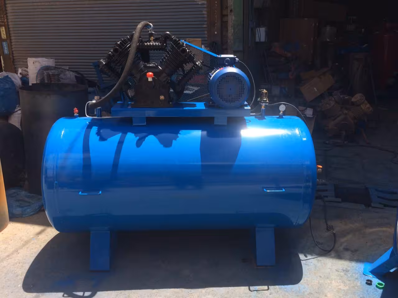 کمپرسور 1000 لیتری چهار سیلندر 10 اسب سه فاز تکنو صنعت مدل L4-1000