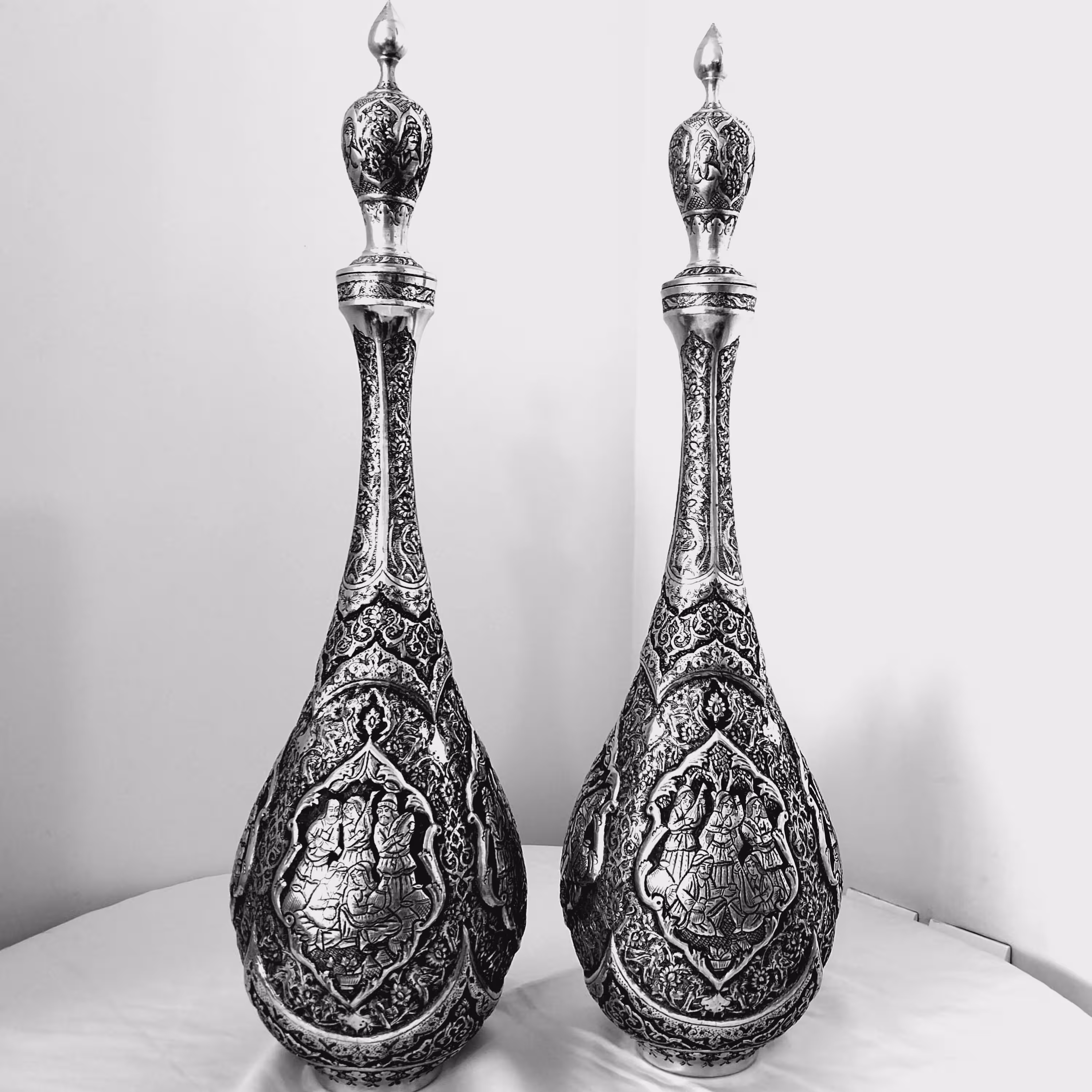 تنگ قلمزنی سایز بزرگ (ارتفاع 67 سانتی متر) قلم زنی کار دست (یک جفت مطابق عکس) (ارسال رایگان)