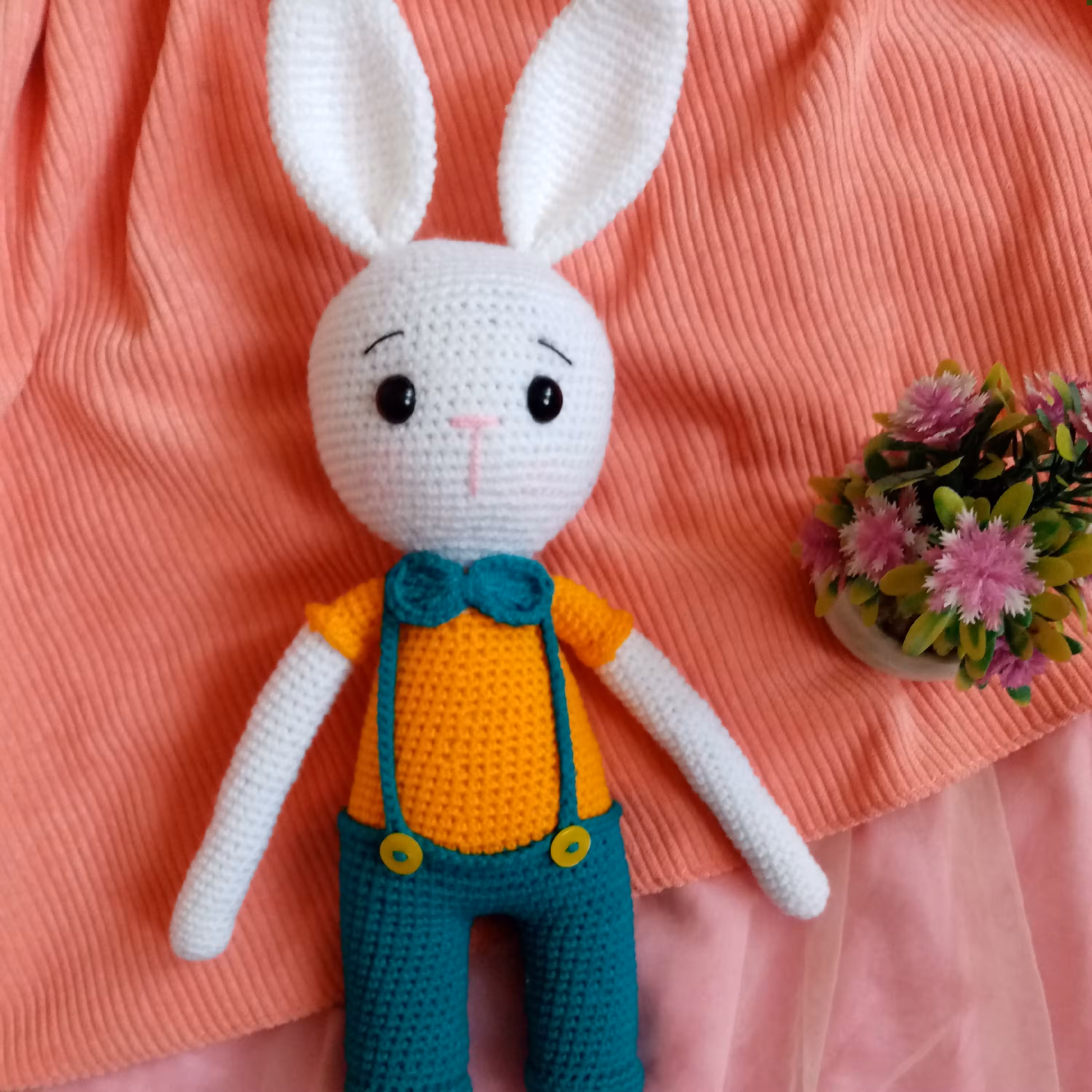 خرگوش 40 سانتی پسرونه. بافته شده با نخ ایرانی با کیفیت قابل شستشو و قابلدسفارش با رنگ دلخواه شما