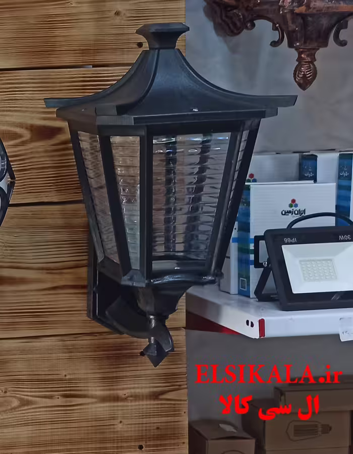 چراغ حیاطی دیواری مشکی مدل نیکا