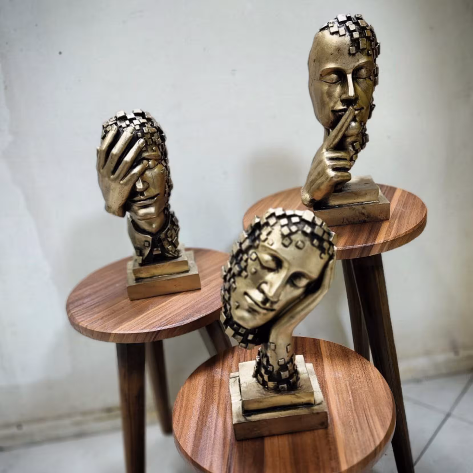 مجسمه دکوری پلی استر کر کور لال کهکشانی مجموعه 3 عددی