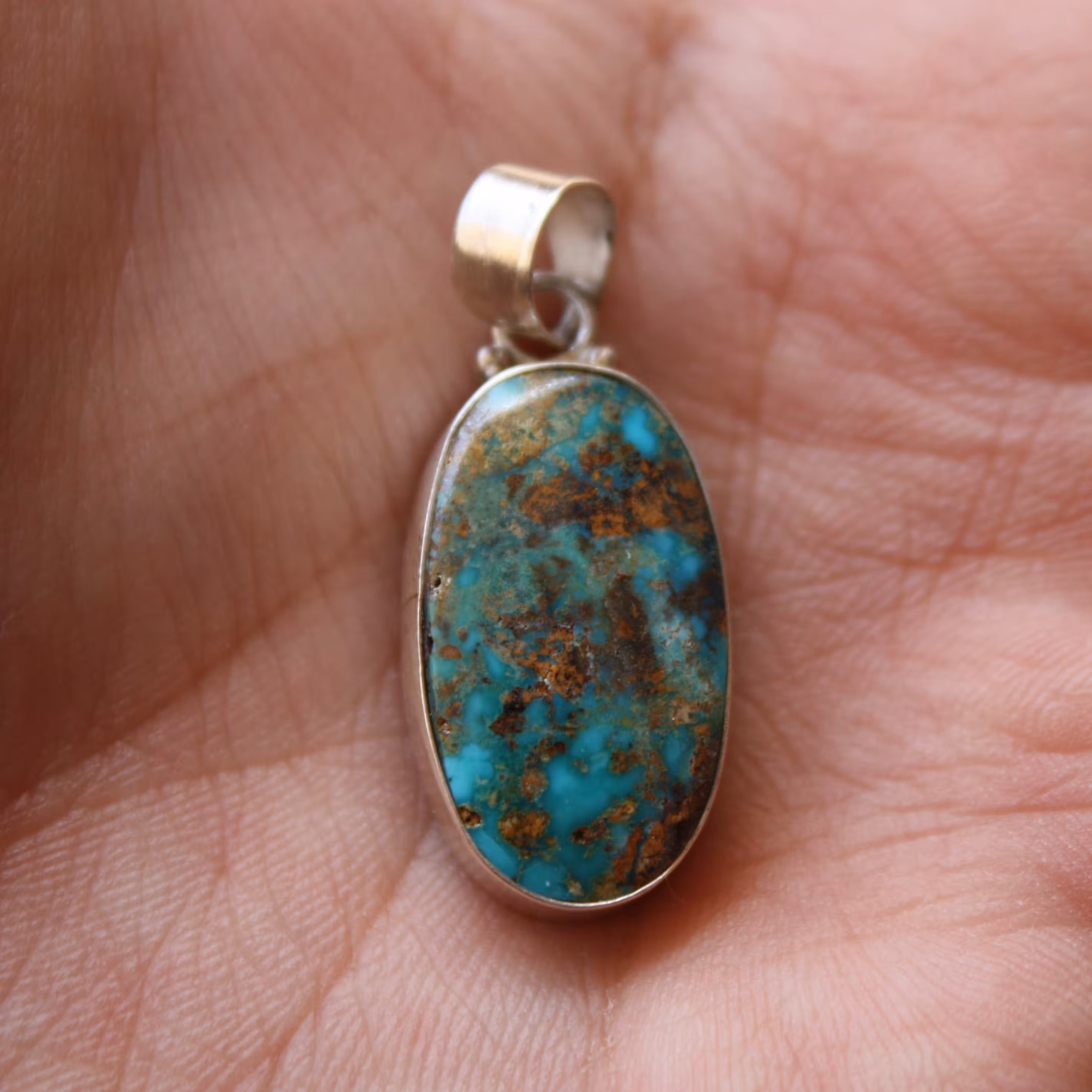 گردن آویز فیروزه نیشابوری طبیعی قاب نقره 925 عیار کاملا دستساز وزن 6.24 کد 358