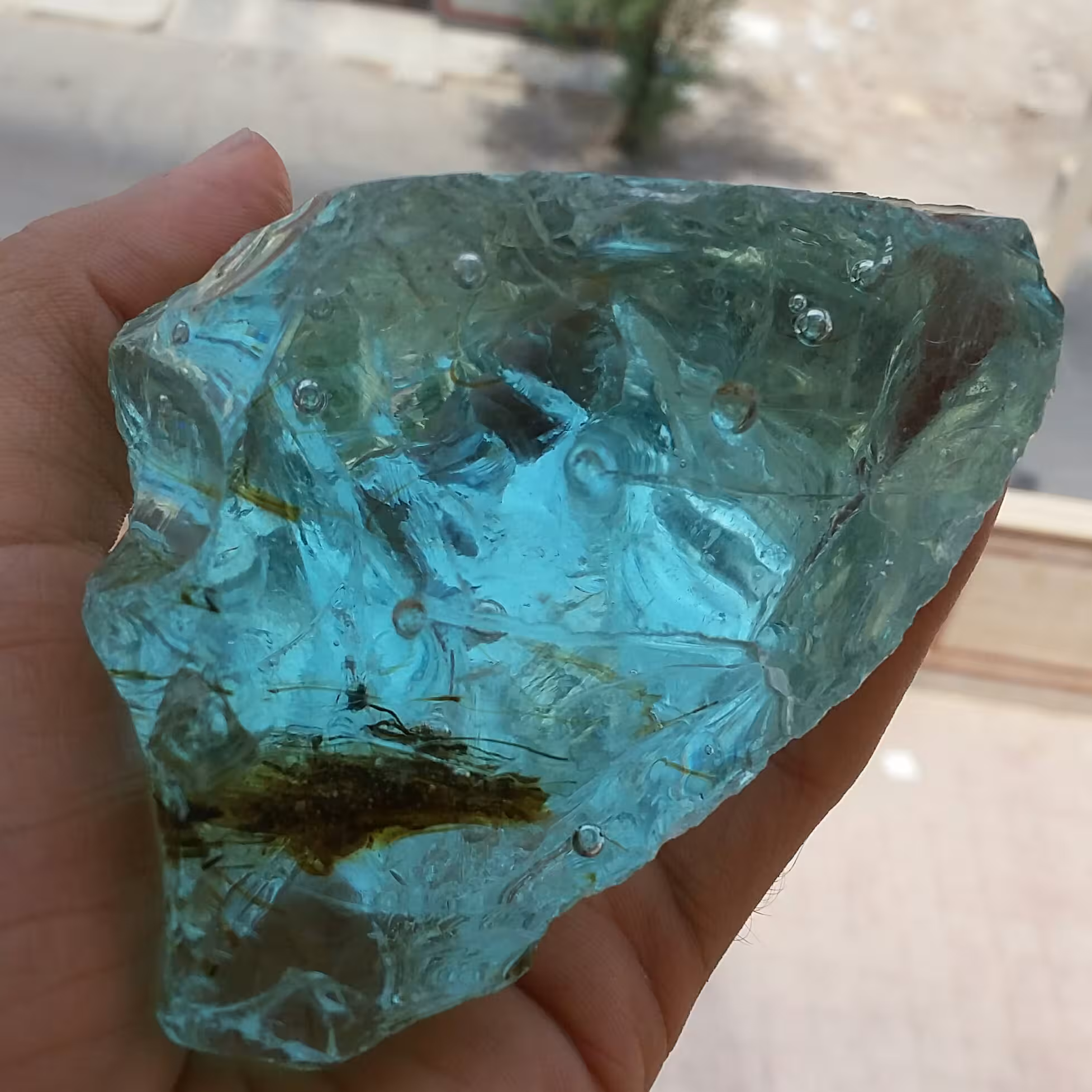 سنگ راف خام غوولپیکر آبسیدین سبز آبی شجردار  اصل فوق العاده 100 در صد طبیعی شاهکار خلقت
با قابلیت ساخت چندین نگین محشر
