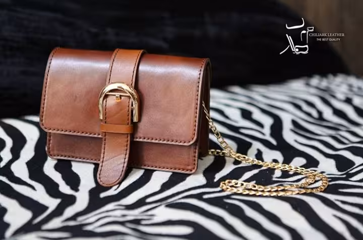 کیف دوشی زنانه چرم گاوی کد 102104
