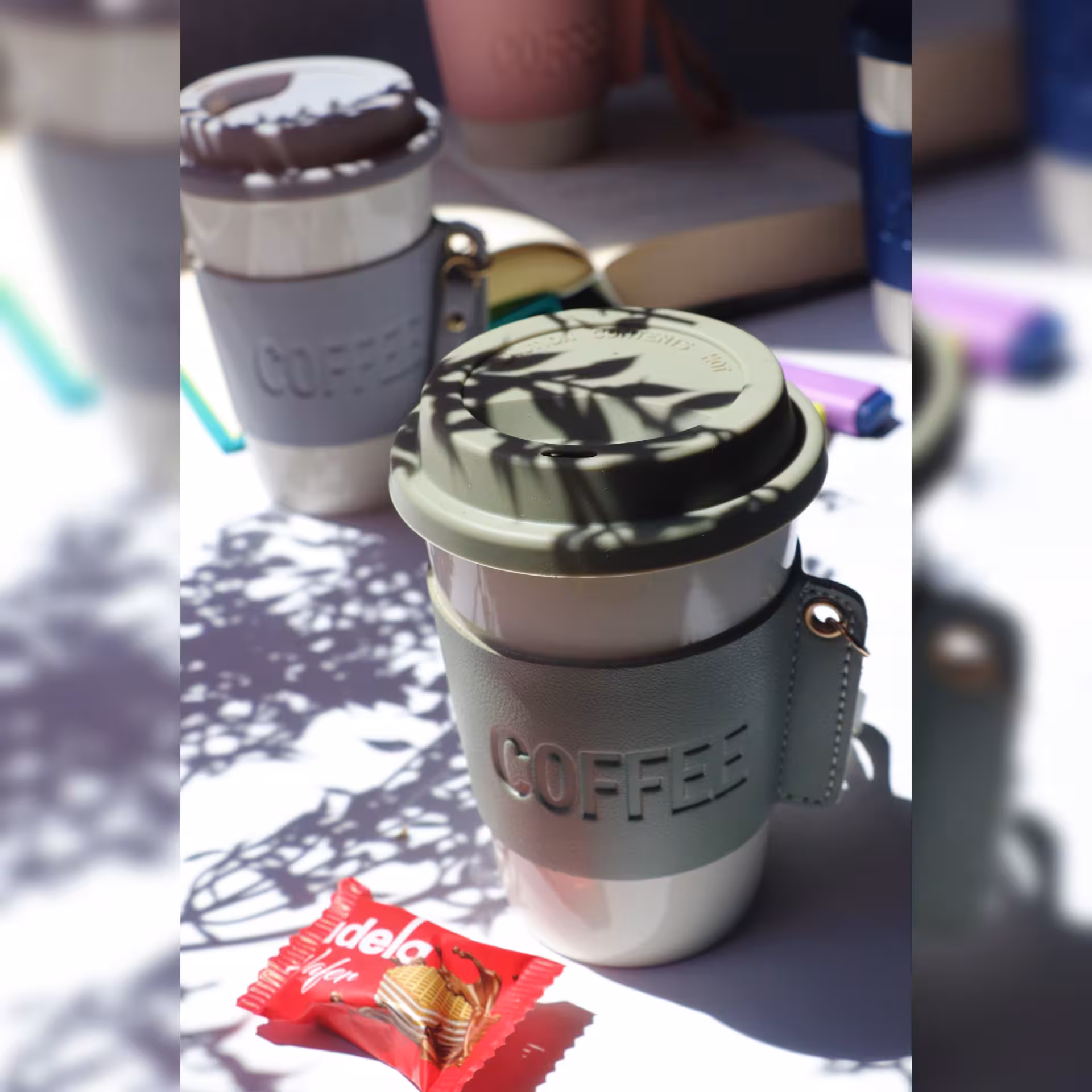 ماگ بدنه سرامیکی بیرون بر با کاور و بند چرم و در سیلیکونی