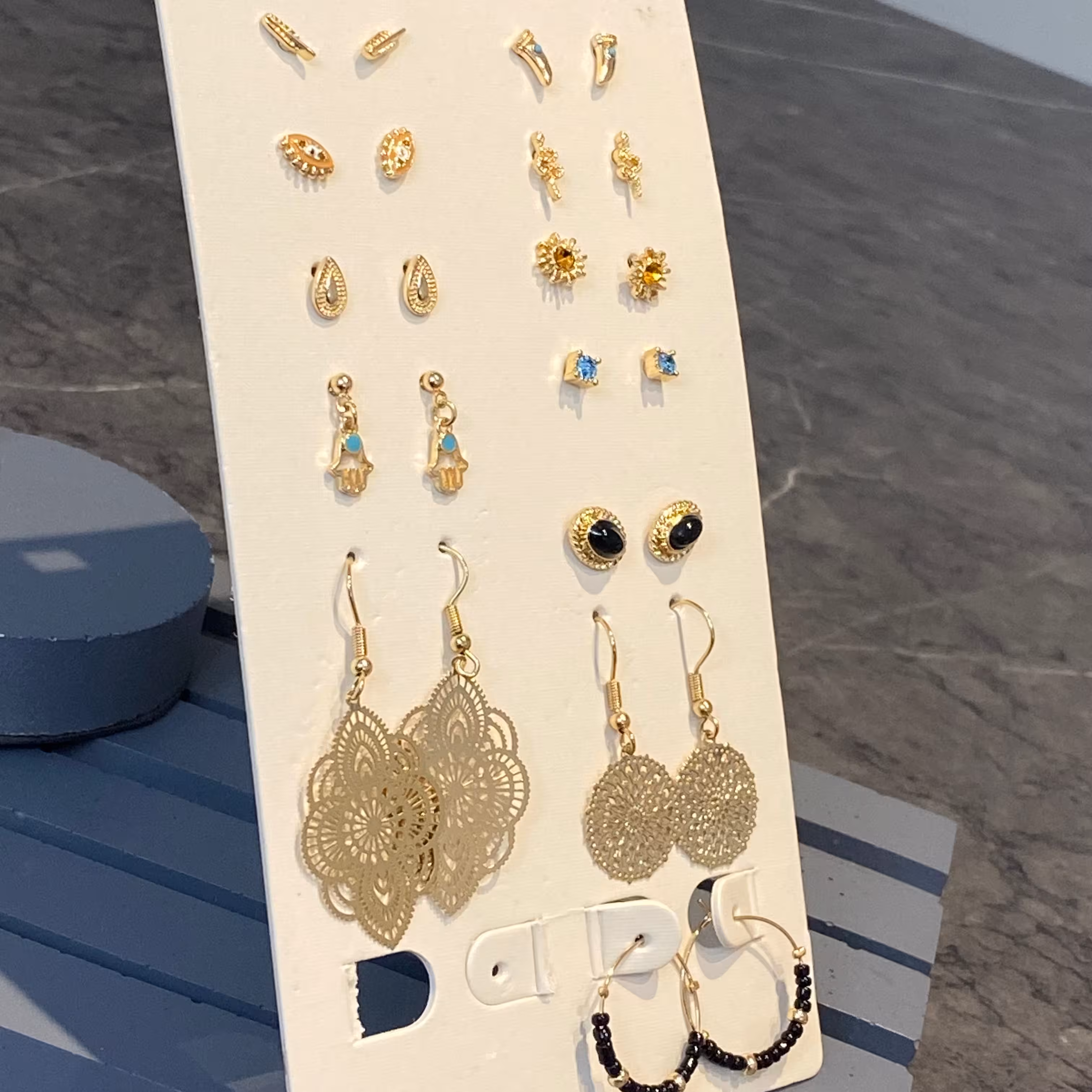 پک گوشواره دخترانه و زنانه در پک 12 تایی گوشواره خاص وارداتی مناسب کادو تولد
