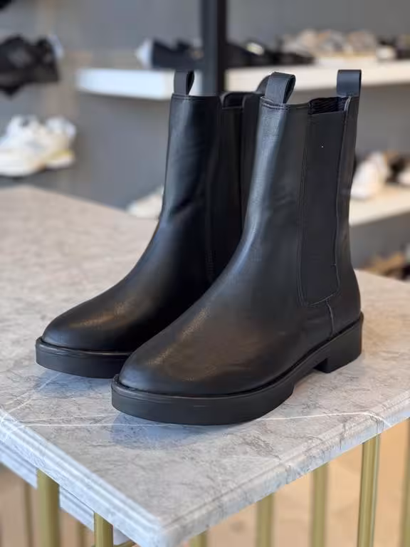 نیم بوت ساق بلند کشدار کد n5-103 سایز 37