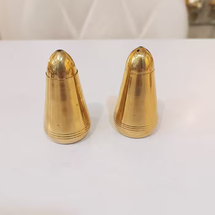 ست نمک پاش و فلفل پاش برنجی (برنز) وارداتی مدل فشنگی بسیار زیبا و فانتزی کیفیت درجه یک بدون تغییر رنگ قابل استفاده 