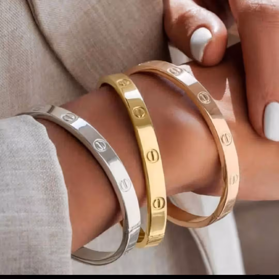 دستبند استیل کارتیر، با آبکاری طلا، رنگ ثابت، ضد حساسیت ، ظرافت بی نظیر ، در سه رنگ جذاب گلد، رزگلد و سیلور