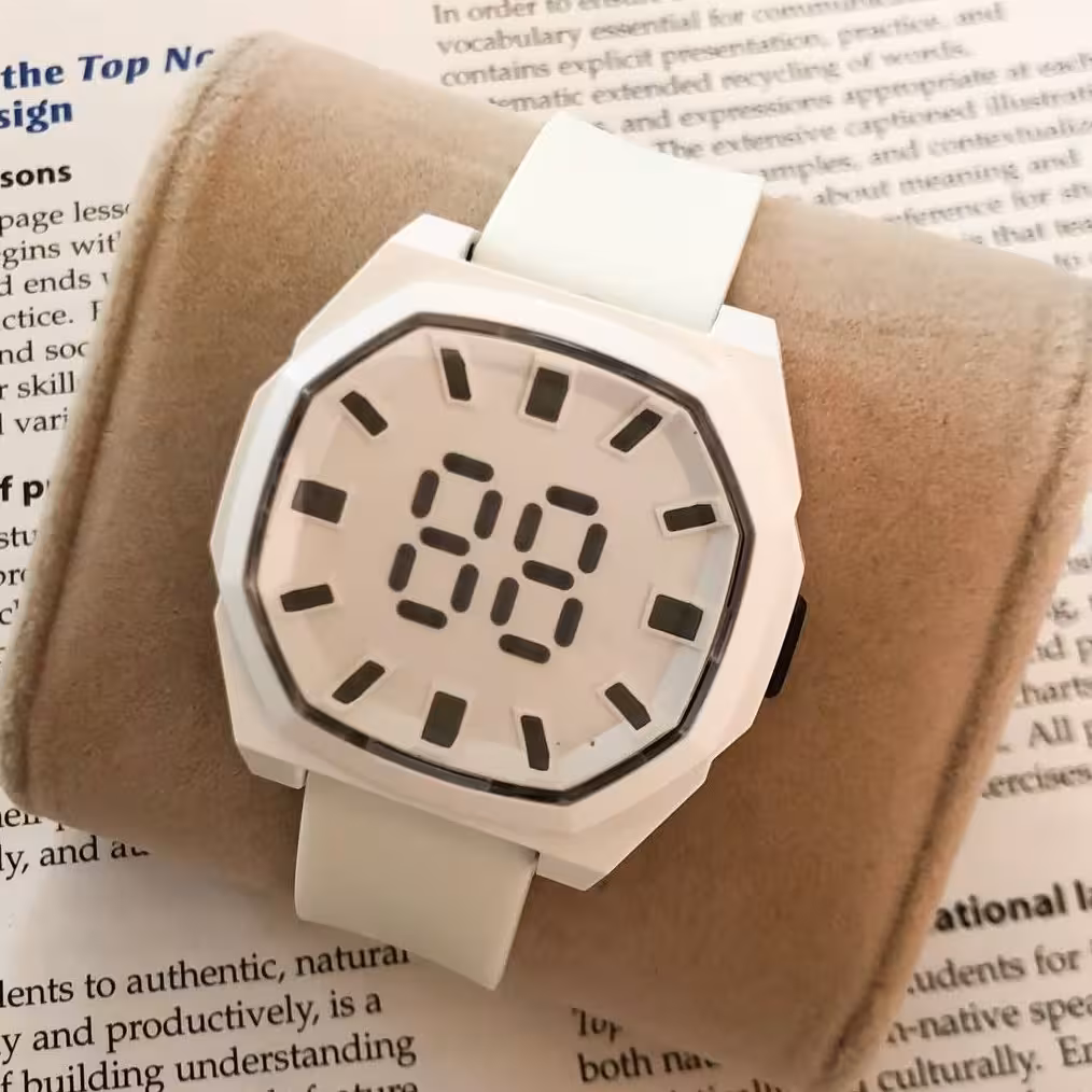 ساعت LEDهشت ضلعی و بند ژله ای 