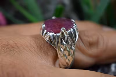 انگشتر نقره با نگین یاقوت سرخ