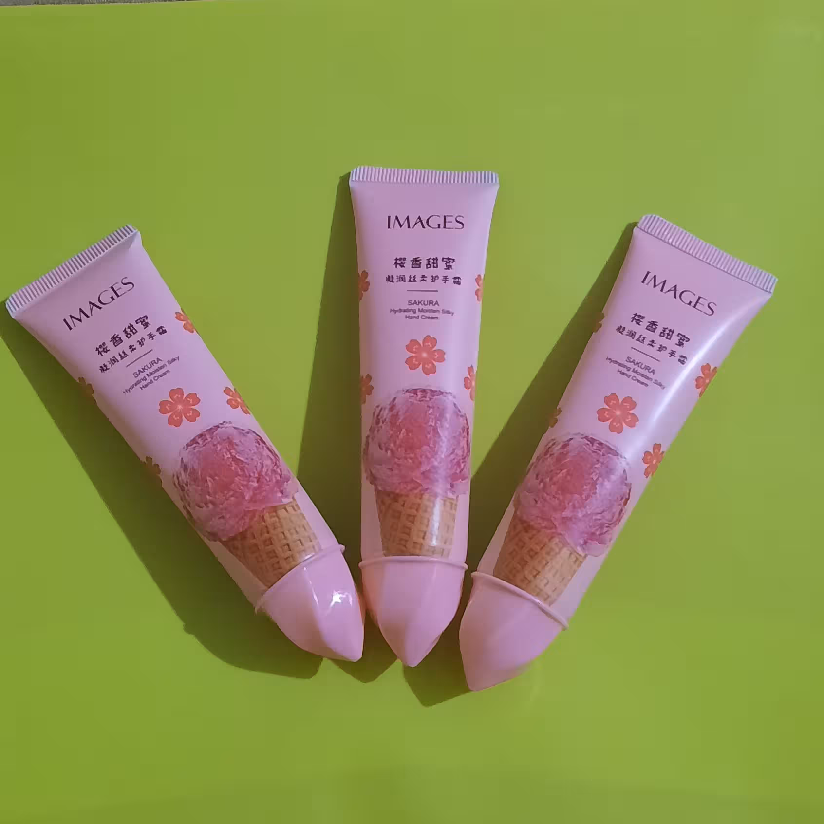 کرم آب رسان ونرم کننده شکوفه گیلاس ایمجیز طرح بستنی