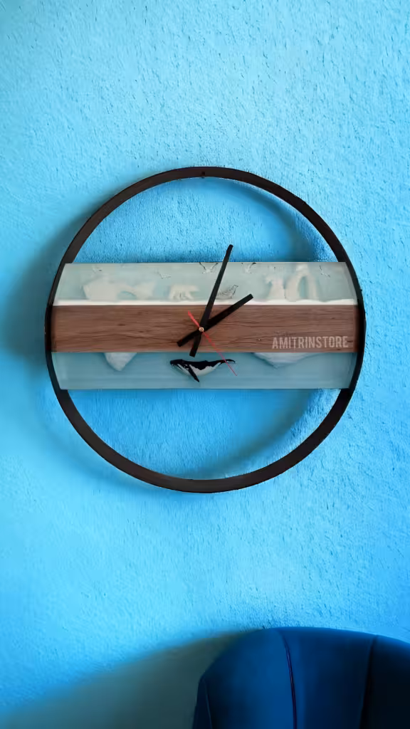 ساعت رزینی و چوب قطب شمال