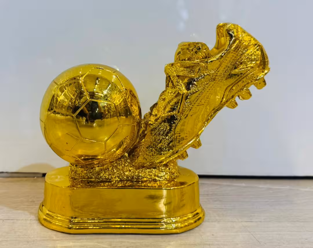 خرید تندیس کفش و توپ فوتبال کد kv1290