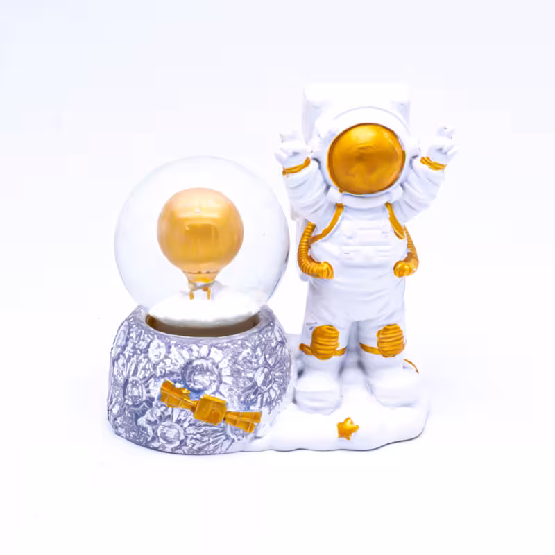 چراغ خواب مدل فضانورد و گوی کریستالی