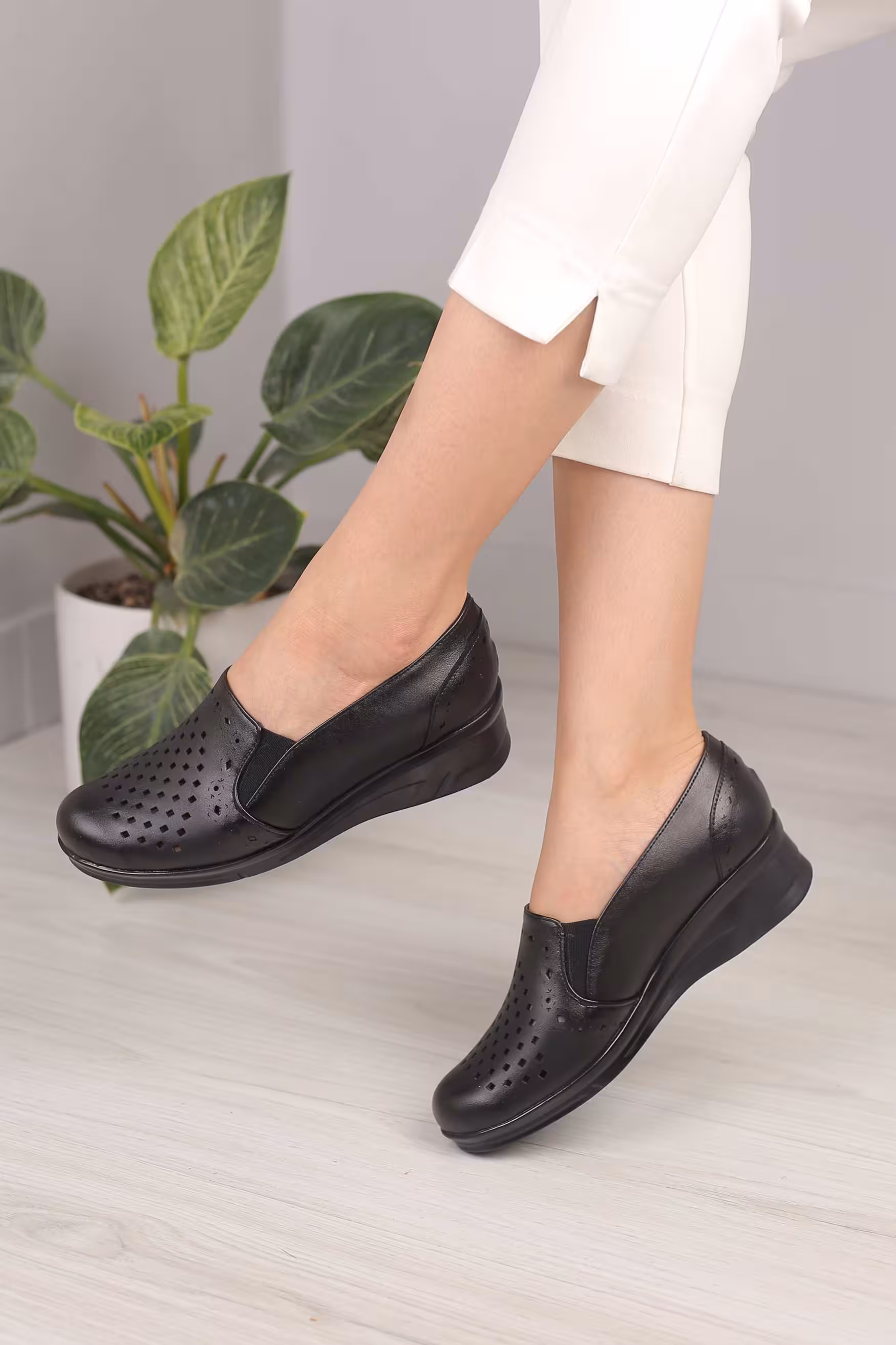کفش پرسنلی زنانه دکترا