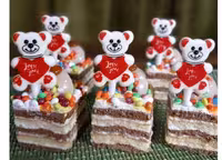 طلق شکلات خرس عاشق