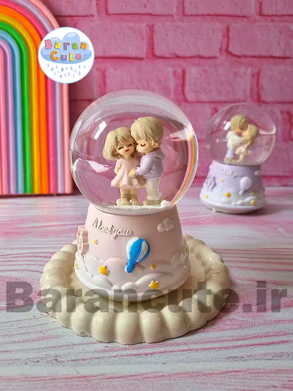 گوی موزیکال برفی چراغ دار (سایز متوسط) طرح دختر و پسر و آغوش