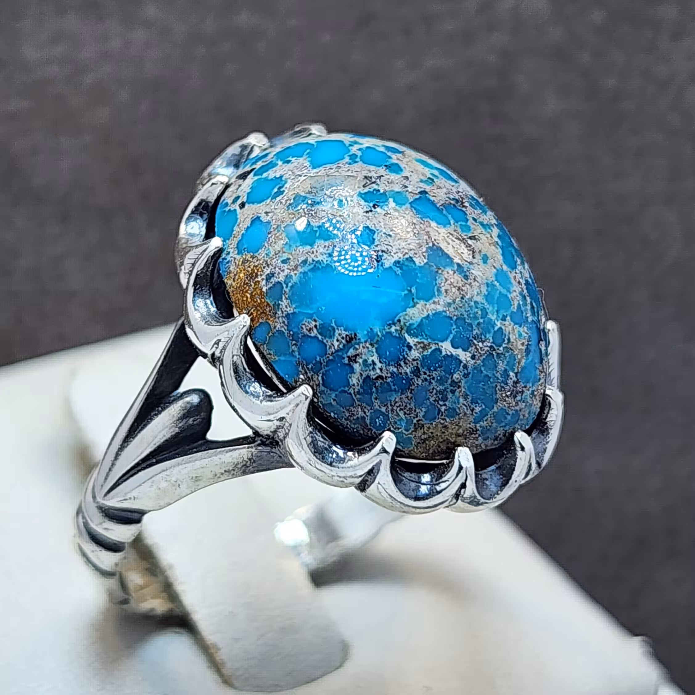 نگین فیروزه نیشابوری اصل و معدنی بارکاب نقره زیبا.