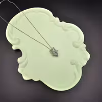 گردنبند جواهری زنانه طرح الماس و تاج