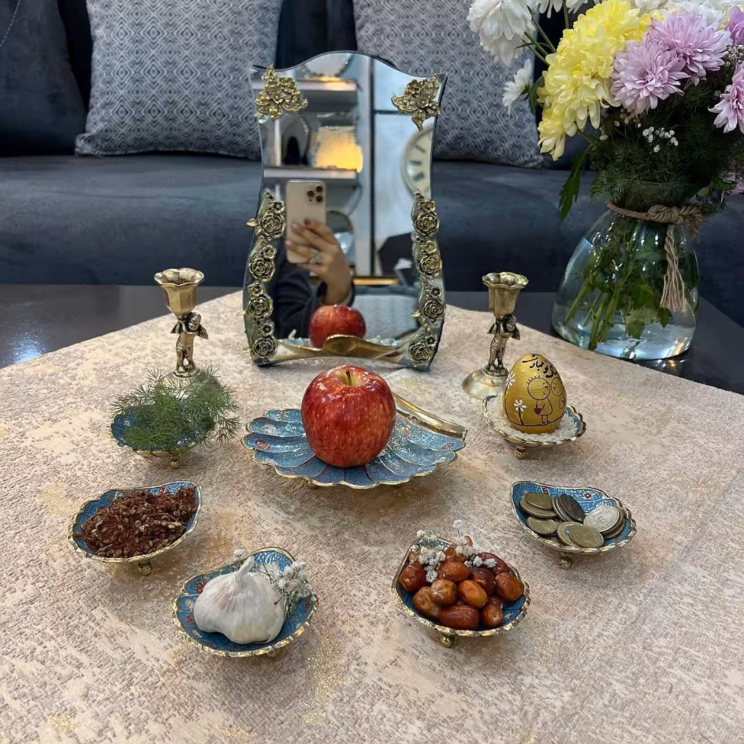 ست هفت سین برنزی میناکاری شده رنگ فیروزه ای همراه آینه و شمعدان طرح7