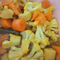 ترشی گل کلم خوش طعم کاملا بهداشتی خانگی با سرکه سفید  (یک کیلویی)