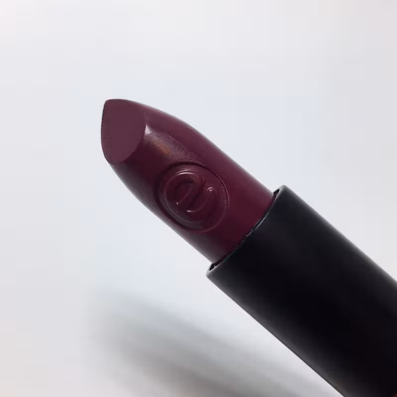 رژلب جامد 21 اسنس - essence LONG LASTING