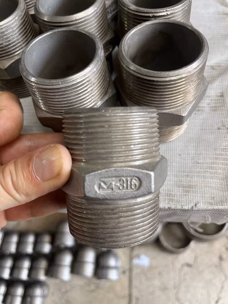 مغزی 11/2 اینچ کلاس 150 از جنس 316 دنده فابریک