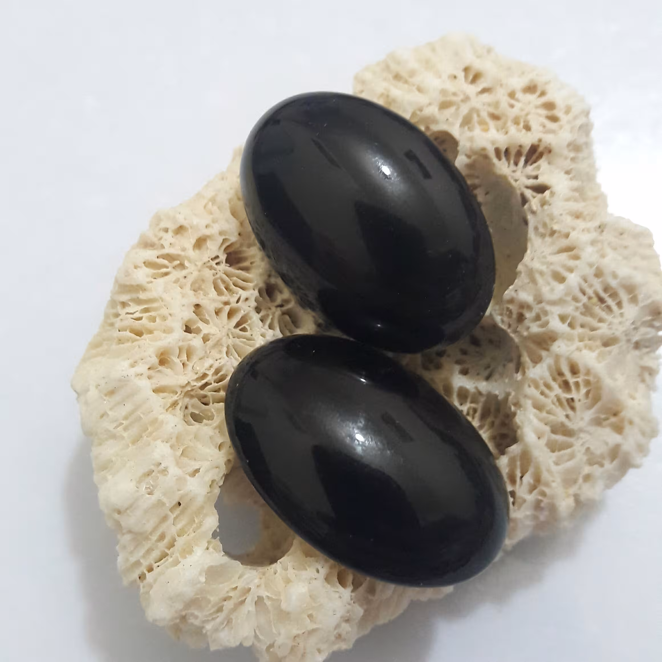 2عدد نگین درشت انیکس سیاه زیبا