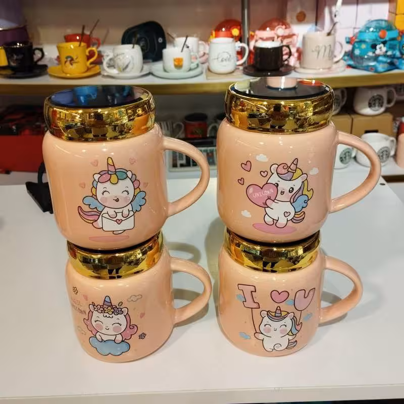 ماگ سرامیکی فانتزی گلبهی با درب پیچی واشر دار به رنگ طلایی